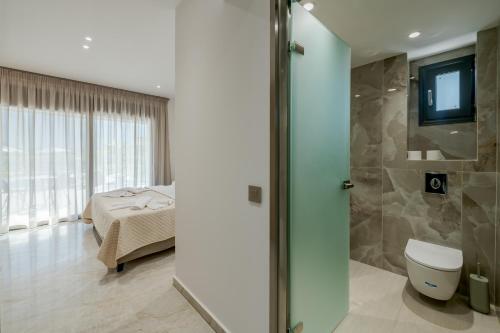 a bathroom with a bed and a television in a room at Villa La Caretta in Alikanas