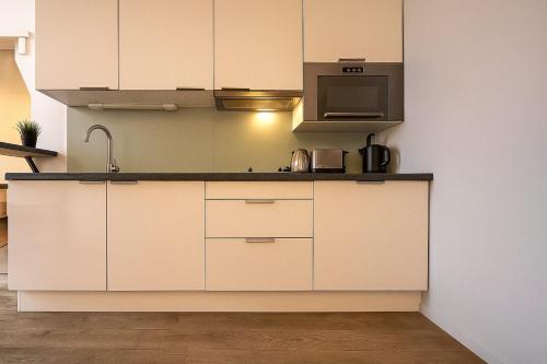 Dapur atau dapur kecil di Charming studio at the foot of the Opera-Le Petit Pradel