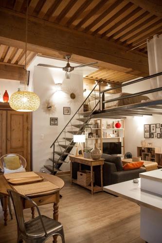 Authentic Loft with Mezzanine & Exposed Stones Heart of Lyon