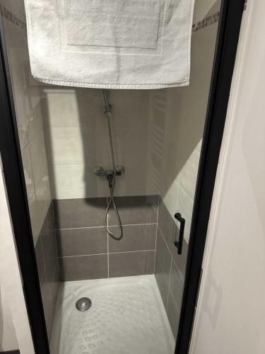 Functional and well located studio close to metro and shops