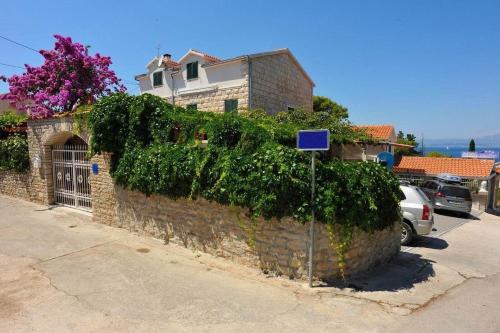 Seaside apartments with a swimming pool Sutivan, Brac - 16846