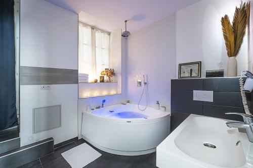 Cosy Studio Bernard with Jacuzzi Relaxation & Style