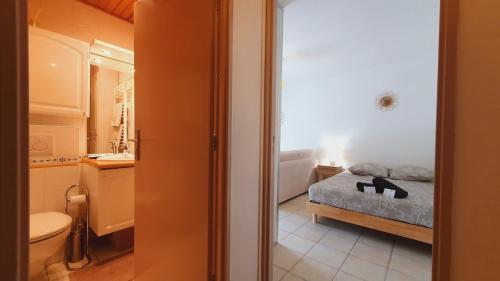 Studio Club familial Climatisation Wi-Fi Piscine - ROSSIconciergerie - Linge inclus