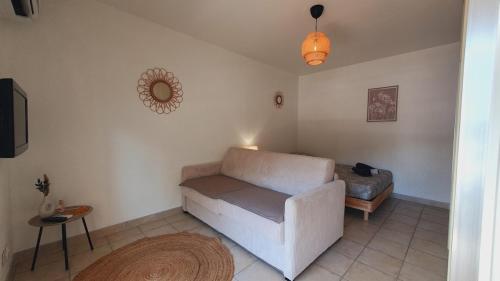 Studio Club familial Climatisation Wi-Fi Piscine - ROSSIconciergerie - Linge inclus