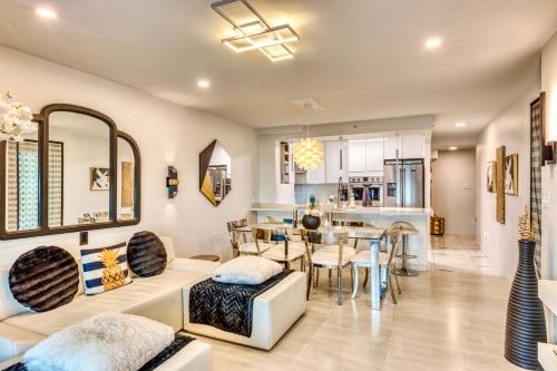 a living room with a couch and a dining room at Art Deco Broadway Queen Room in Vancouver