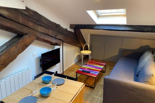 Lovely studio in the 9th arrondissement near the quays