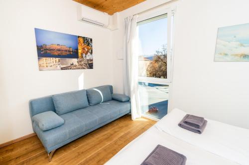 a living room with a couch and a window at 215 Apartment Wien 4-6 Pers 42m2 in Klagenfurt