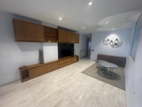 a large living room with a table and a kitchen at Casa Raval Artés in Artés