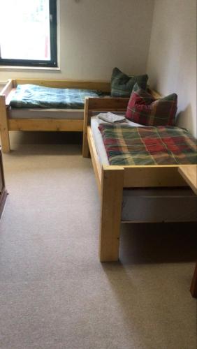a bedroom with two beds and a window at Harzbett in Sinsleben