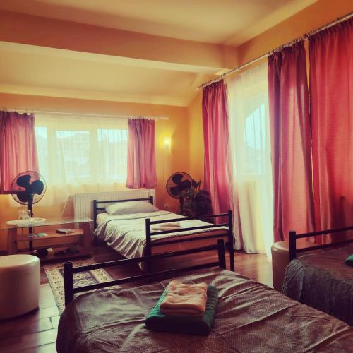 Ένα ή περισσότερα κρεβάτια σε δωμάτιο στο Family or Friends Room