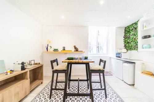 Saint-Nizier Accommodation for two people near Cordeliers