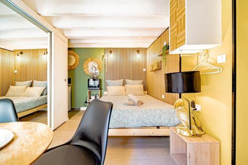Warm and well-appointed studio Foch Masséna district