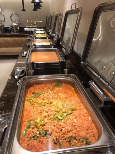 Comida en o cerca de este hotel