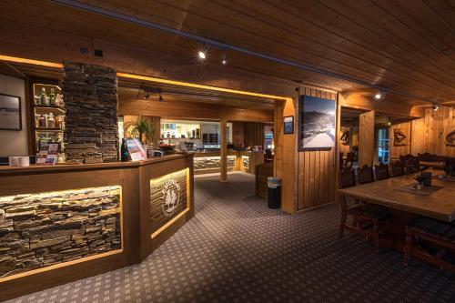 Ο χώρος του lounge ή του μπαρ στο Lemonsjø Fjellstue og Hyttegrend