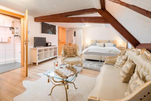 a living room with a bed and a couch at Hotel Nürnberger Hof in Altdorf in Altdorf bei Nuernberg
