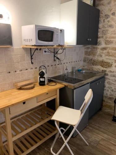 Studio with exposed stone Vieux Lyon