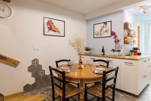 Charming two-bedroom duplex Saxe Gambetta