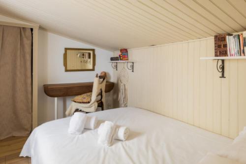 Charming two-bedroom duplex Saxe Gambetta