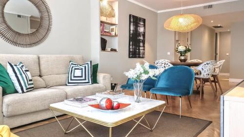 Gatsby by Bizflats Terrace Apartment near Camp Nou