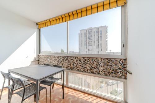 Balkón nebo terasa v ubytování Spacious Apartment for 8 People - Bron Grand Clement