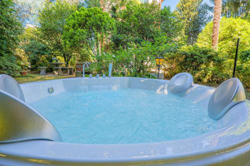 Bazén v ubytování Villa Spa Dalia nebo v jeho okolí