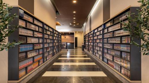 Quintessa Hotel Fukuoka watanabedori Comic&Books