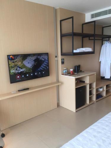 TV a/nebo společenská místnost v ubytování The Arena Cam Ranh