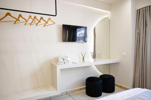 Central Athens Living - Flow One by ΜΡS