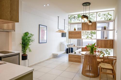 Central Athens Living - Flow One by ΜΡS