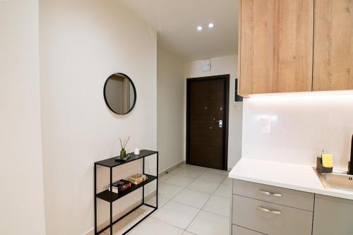 Central Athens Living - Flow One by ΜΡS