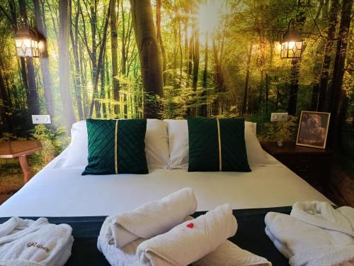 Postel nebo postele na pokoji v ubytování Bélénos - Suites & Spa
