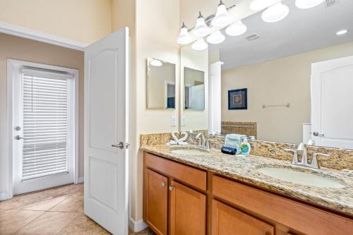 Heated Pool + Waterpark+ Game Room + Lazy River photo 49