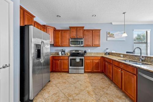 Heated Pool + Waterpark+ Game Room + Lazy River photo 62