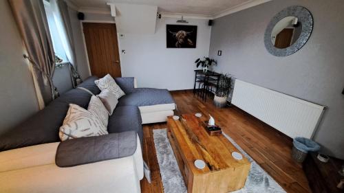 a living room with a couch and a coffee table at Warm and Cosy 1 bed house in Chipping Norton in Chipping Norton