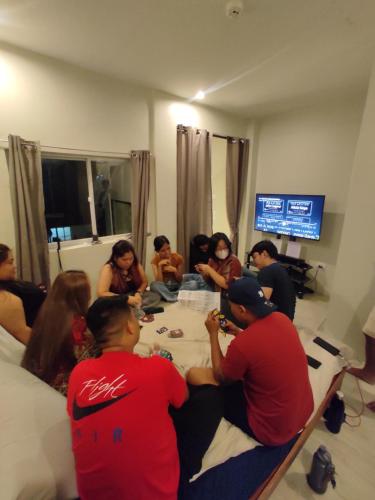 TV a/nebo společenská místnost v ubytování Staycation by ALCD