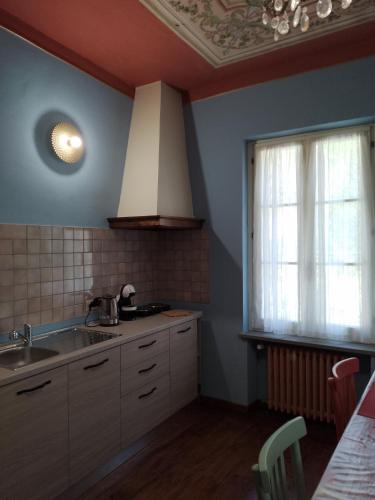 a kitchen with a sink and a window at B&B Rossociliegia in Castelbianco