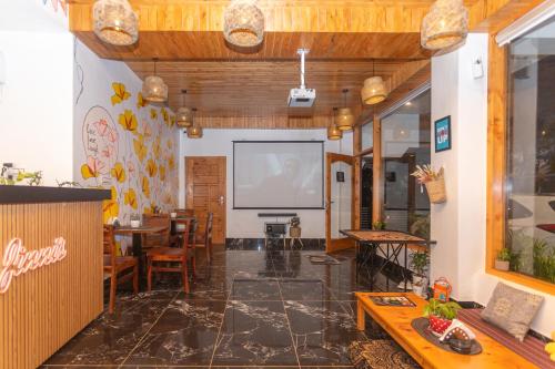 Φωτογραφία από το άλμπουμ του Tara Van στη Νταραμσάλα