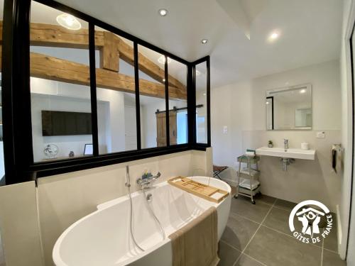 Ένα μπάνιο στο Le mas de l'ecluse