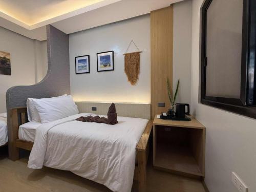 a small bedroom with a bed and a television at Inngo Tourist Inn in El Nido