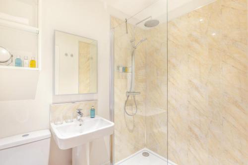 Ένα μπάνιο στο Georgian Suite - Apartment 14