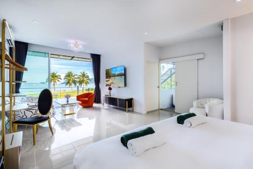 Postel nebo postele na pokoji v ubytování Exclusive! 3-Bedroom Pool Villa with Bay View-Nariya V8