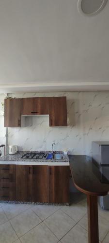 Η κουζίνα ή μικρή κουζίνα στο Studio proximité de plage guyville