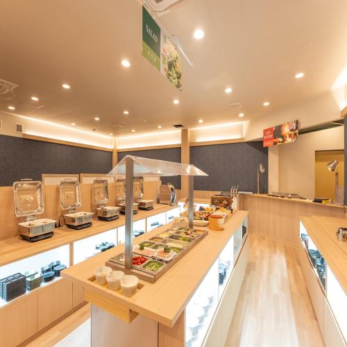 InamiにあるLivemax Resort Inami Seafrontのレストラン・キッチン(ビュッフェ式料理付)
