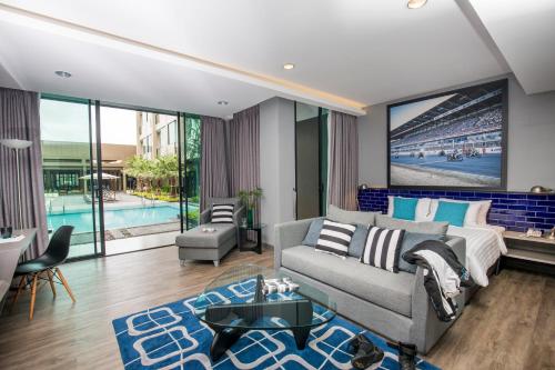 Bazén v ubytování The Crystal Hotel Buriram - formerly X2 Vibe Buriram nebo v jeho okolí