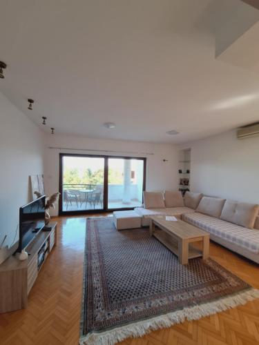 Quiet, Family-Friendly House with Garden & Parking