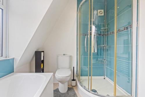 Koupelna v ubytování Large 5-Bed Home for Contractors in Headington