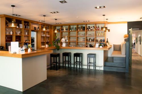 a bar in a restaurant with stools at AUSZEIT Hotel in Levenhagen