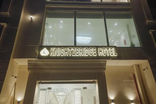 Certifikát, hodnocení, plakát nebo jiný dokument vystavený v ubytování Knightz Bridge Hotel