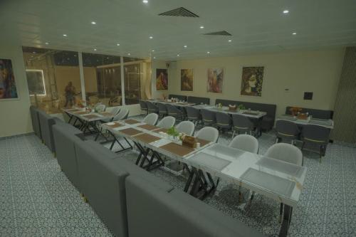 Fotografie z fotogalerie ubytování Knightz Bridge Hotel v destinaci Faizābād