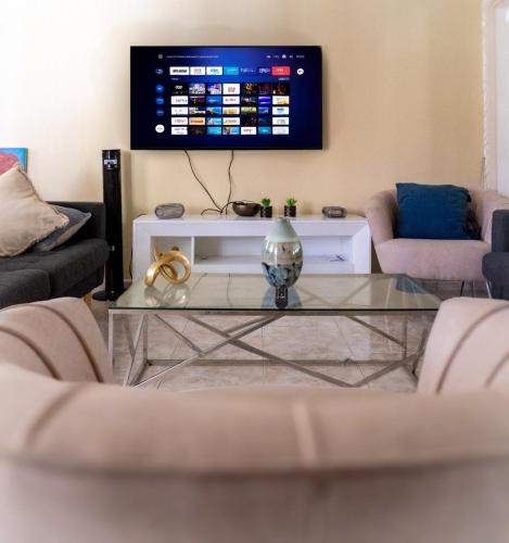 3BR Villa Newly Renovated-5 min to Playa Dorada H1